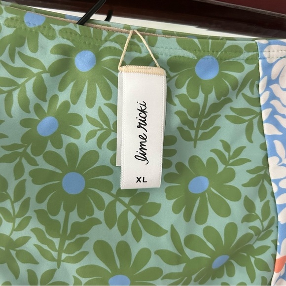 LIME RICKI SWIMWEAR Bralette and high waisted bottoms In Daisy Patch - Picture 5 of 7